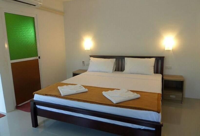 חדר סטנדרט, Lanta Triple Novel