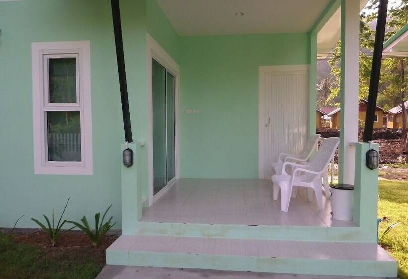 חדר סטנדרט, Lanta Triple Novel