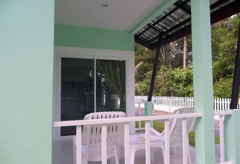 חדר סטנדרט, Lanta Triple Novel