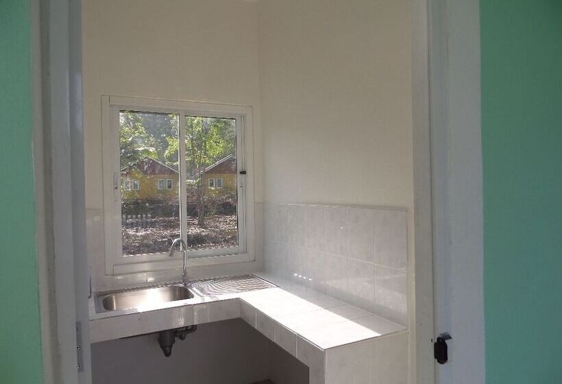 חדר סטנדרט, Lanta Triple Novel