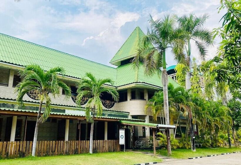 Номер Стандарт, Phuphan Park