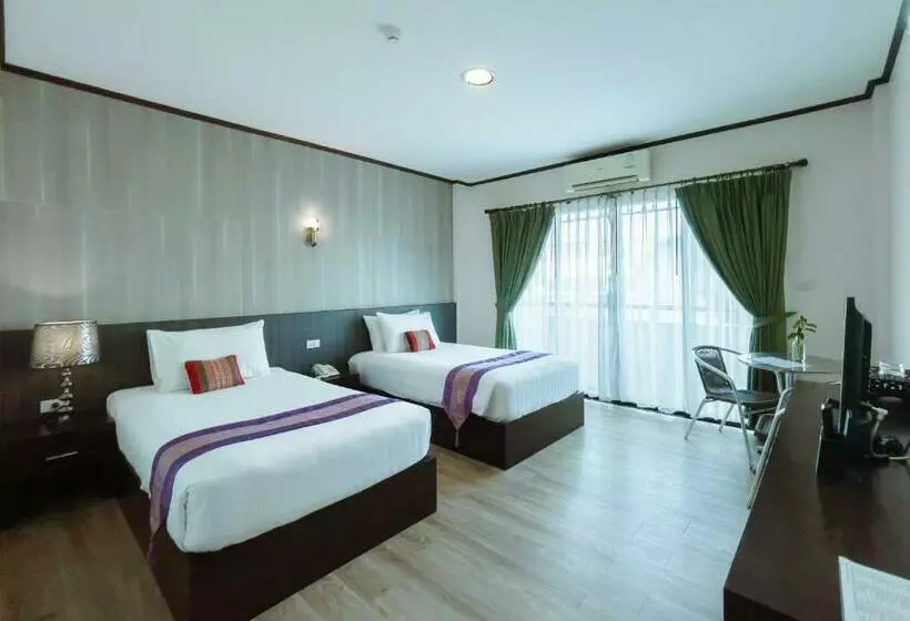 スーペリアールーム, Royal Nakhara Hotel And Convention Centre
