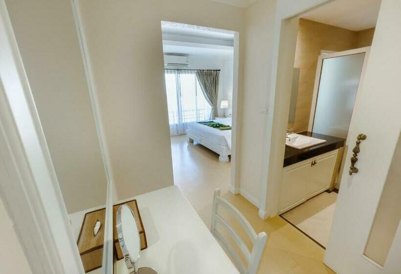 Люкс, Royal Nakhara Hotel And Convention Centre