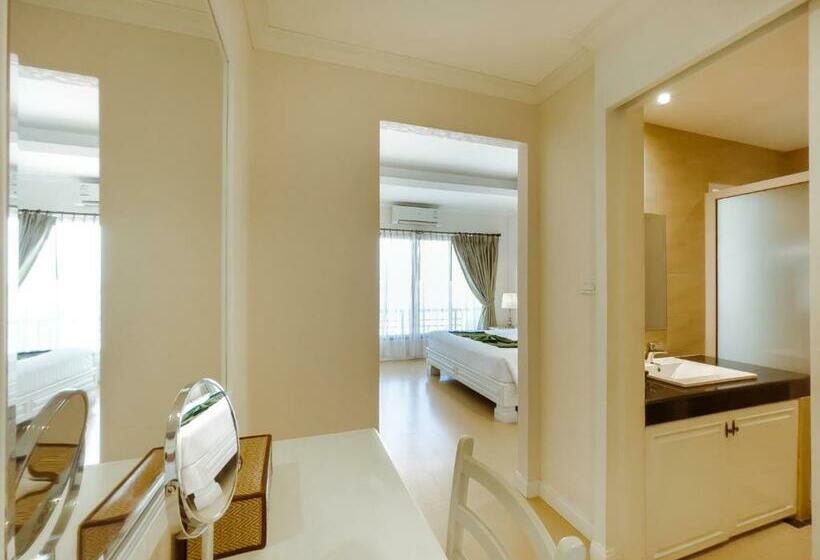 Люкс, Royal Nakhara Hotel And Convention Centre