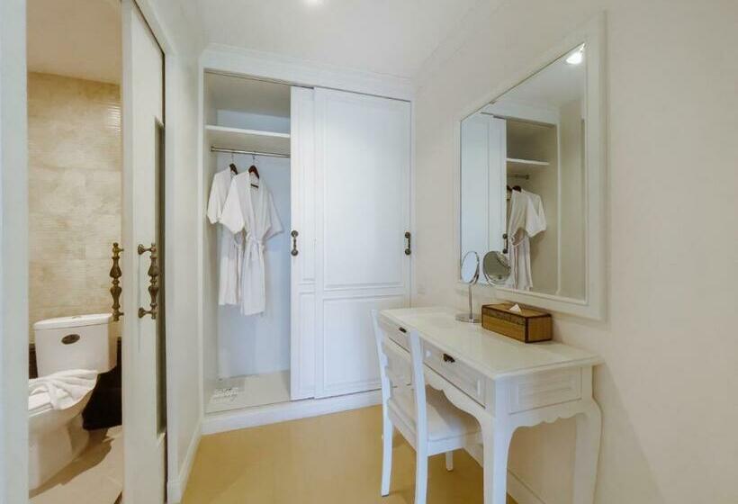 Люкс, Royal Nakhara Hotel And Convention Centre