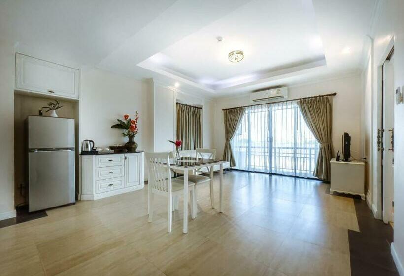 Люкс, Royal Nakhara Hotel And Convention Centre