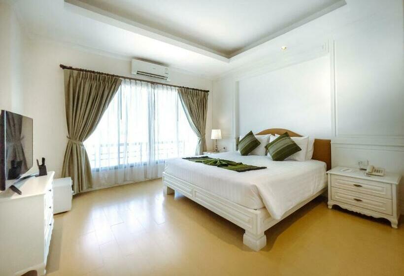 Люкс, Royal Nakhara Hotel And Convention Centre