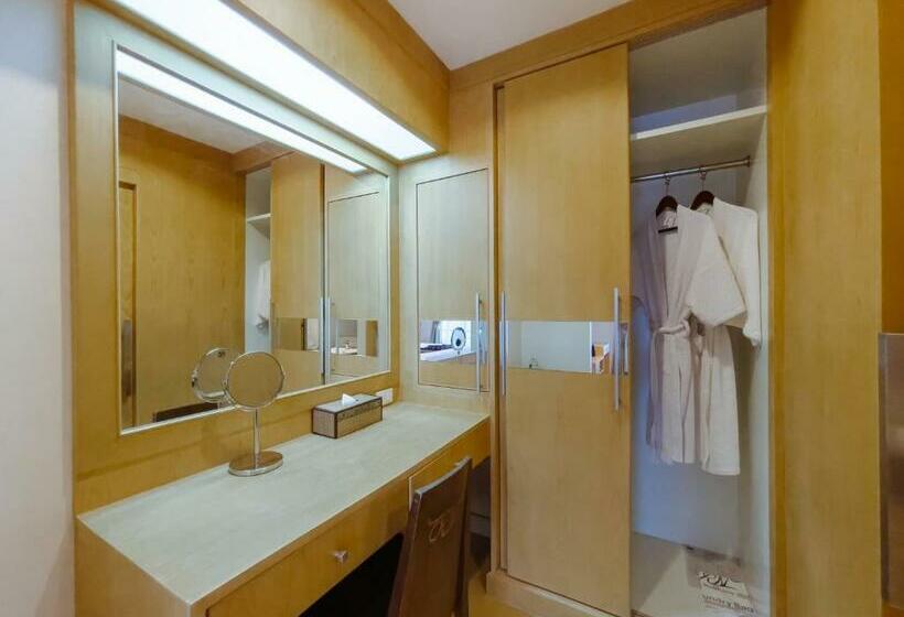 Люкс, Royal Nakhara Hotel And Convention Centre