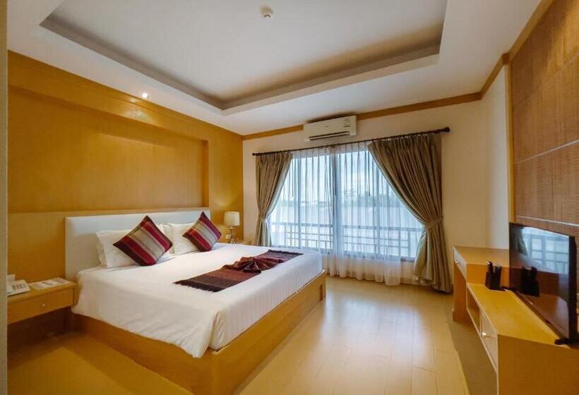 Люкс, Royal Nakhara Hotel And Convention Centre