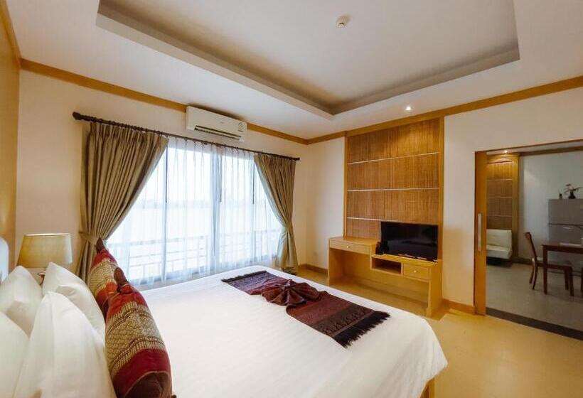 سوییت, Royal Nakhara Hotel And Convention Centre