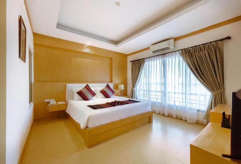 Люкс, Royal Nakhara Hotel And Convention Centre