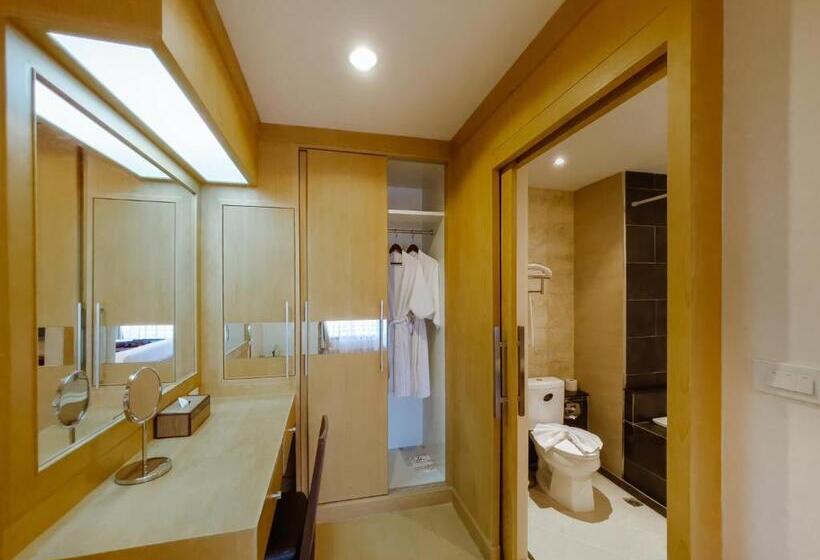 Люкс, Royal Nakhara Hotel And Convention Centre