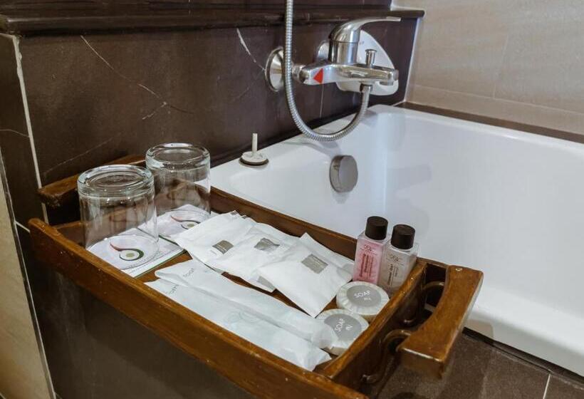 Люкс, Royal Nakhara Hotel And Convention Centre