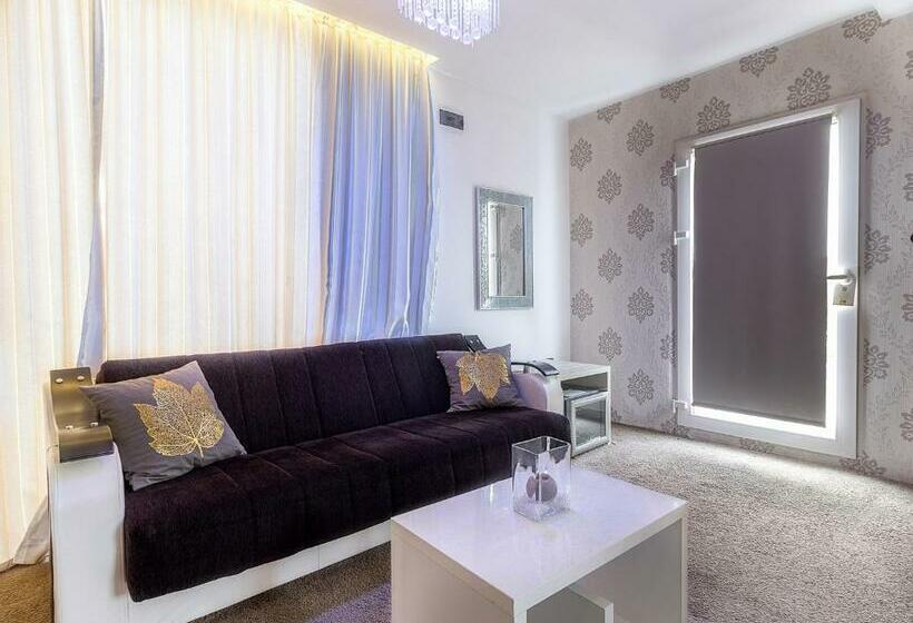 اتاق لوکس, Plaza La   Night And Spa