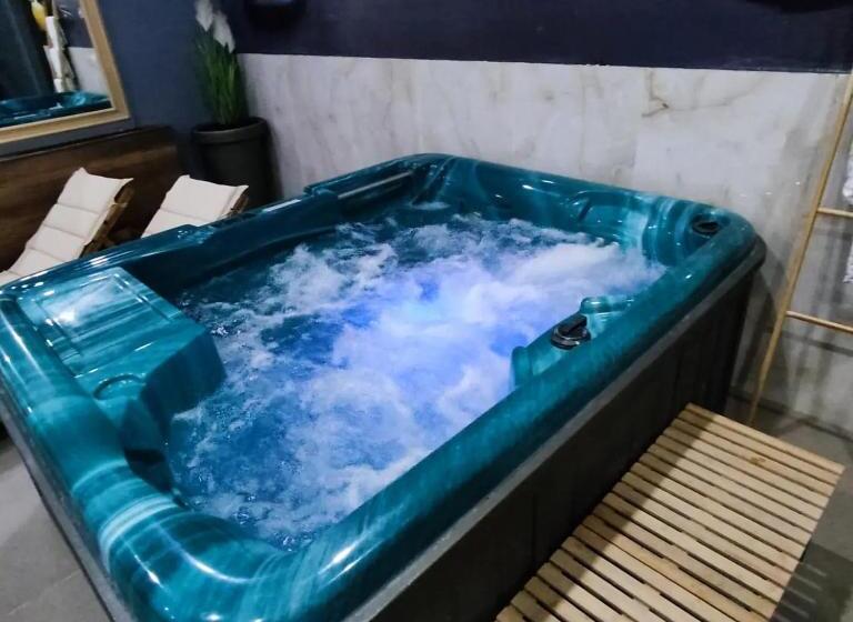 سوییت با استخر, Plaza La   Night And Spa