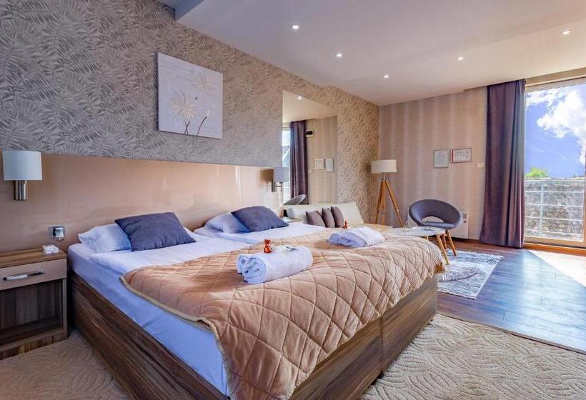 سوییت لوکس, Plaza La   Night And Spa