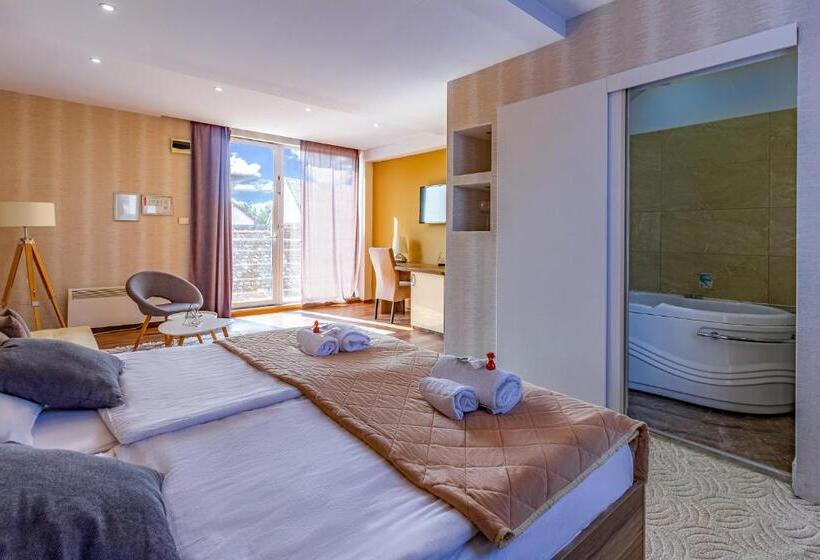 سوییت لوکس, Plaza La   Night And Spa