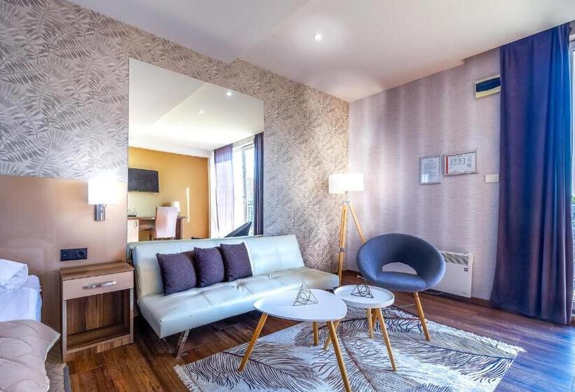 سوییت لوکس, Plaza La   Night And Spa