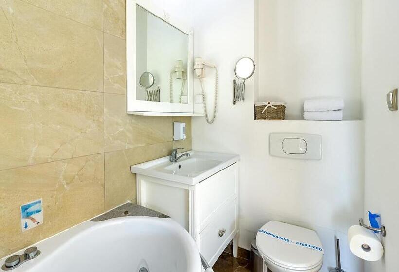 سوییت لوکس, Plaza La   Night And Spa