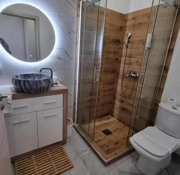 اتاق لوکس با چشم‌انداز استخر, Plaza La   Night And Spa