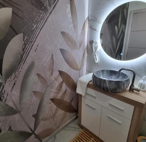 اتاق لوکس با چشم‌انداز استخر, Plaza La   Night And Spa