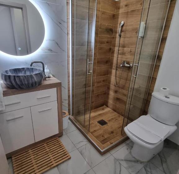 اتاق لوکس با چشم‌انداز استخر, Plaza La   Night And Spa