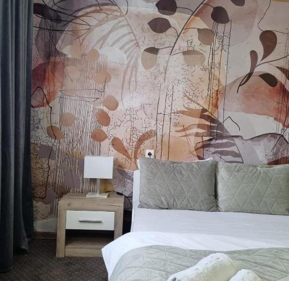 اتاق لوکس با چشم‌انداز استخر, Plaza La   Night And Spa