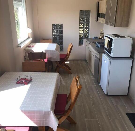 سوییت خانوادگی, Vila Boska Palic