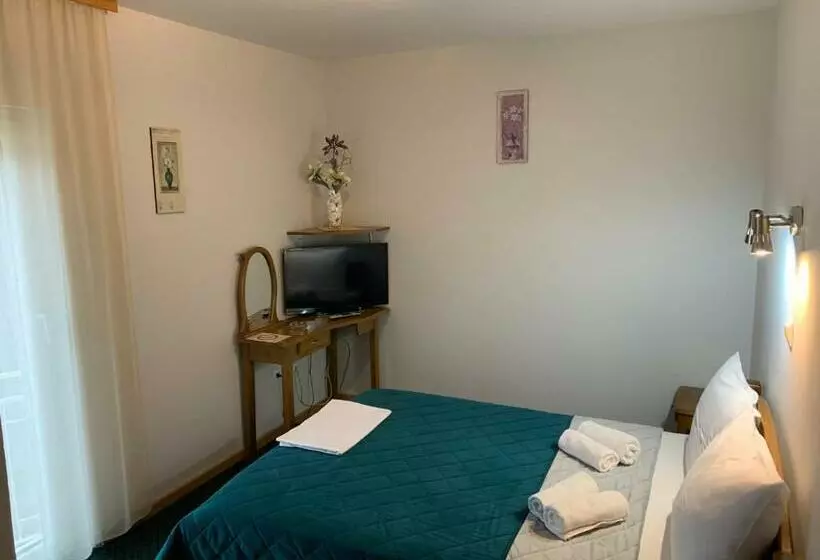 اتاق استاندارد یک تخته با بالکن, Garni Hotel Vir