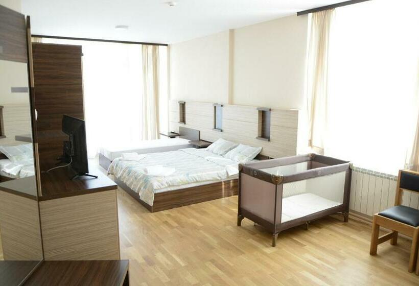 غرفة قياسية ثلاثية, Bella Nella