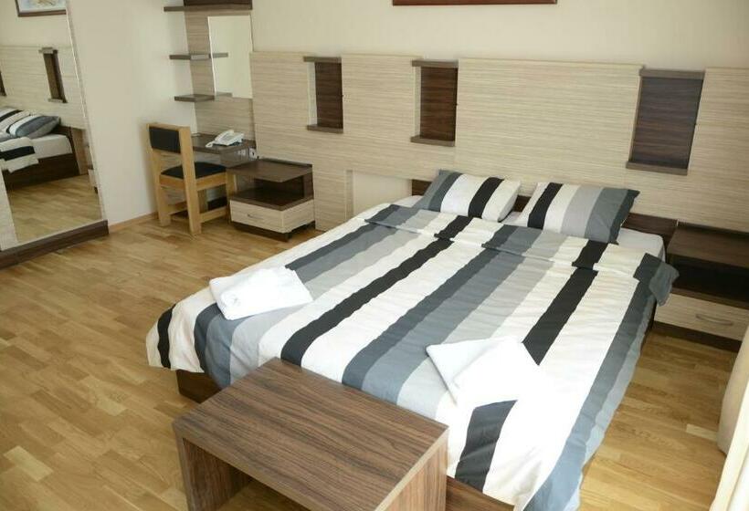 غرفة عائلية, Bella Nella