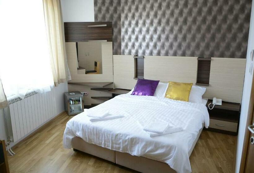 غرفة عائلية, Bella Nella