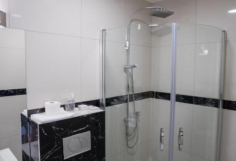 غرفة قياسية مزوَّدة بجاكوزي, Bella Nella