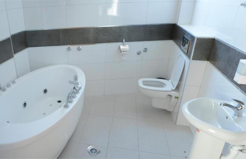 غرفة ديلوكس ثلاثية, Bella Nella