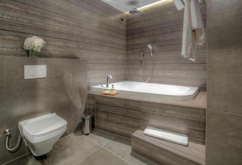 Deluxe Suite, Emerald