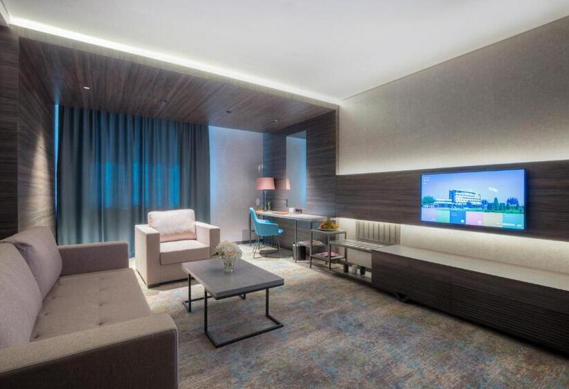 سوییت لوکس, Emerald