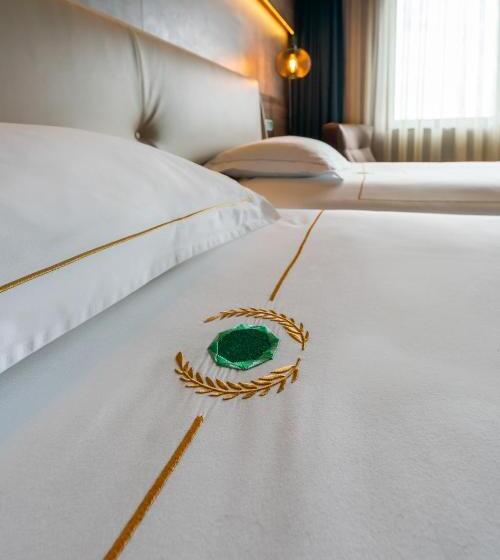 اتاق استاندارد, Emerald