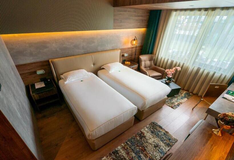 اتاق استاندارد, Emerald