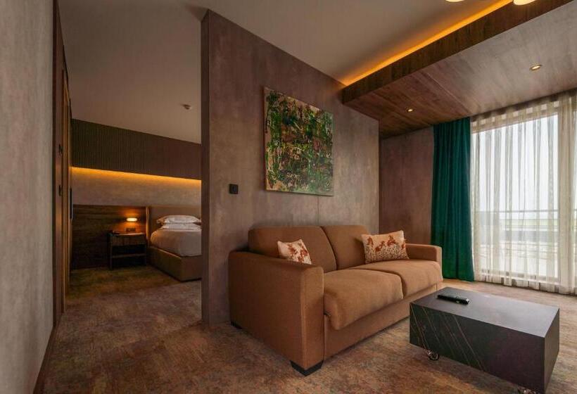 سوییت جونیور, Emerald