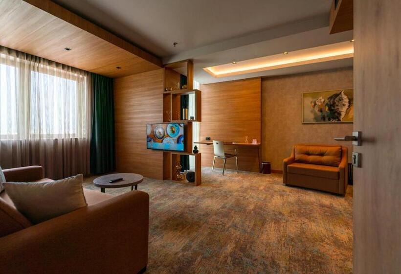 سوییت جونیور, Emerald