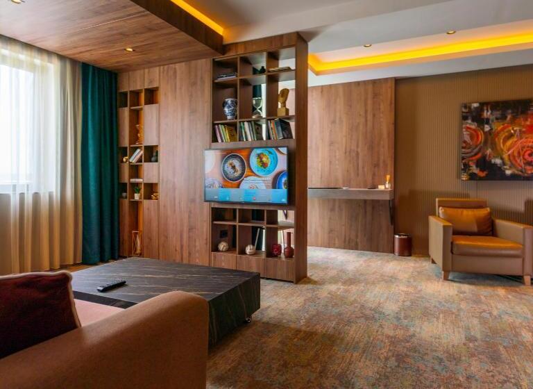 سوییت جونیور, Emerald