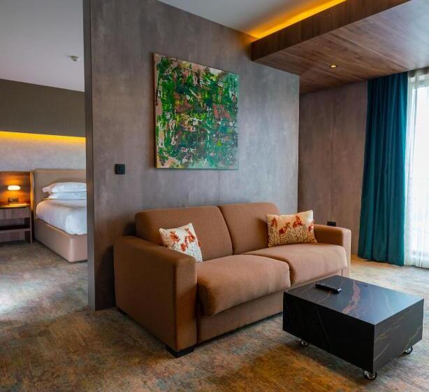 سوییت جونیور, Emerald