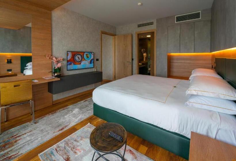 سوییت اجرایی, Emerald