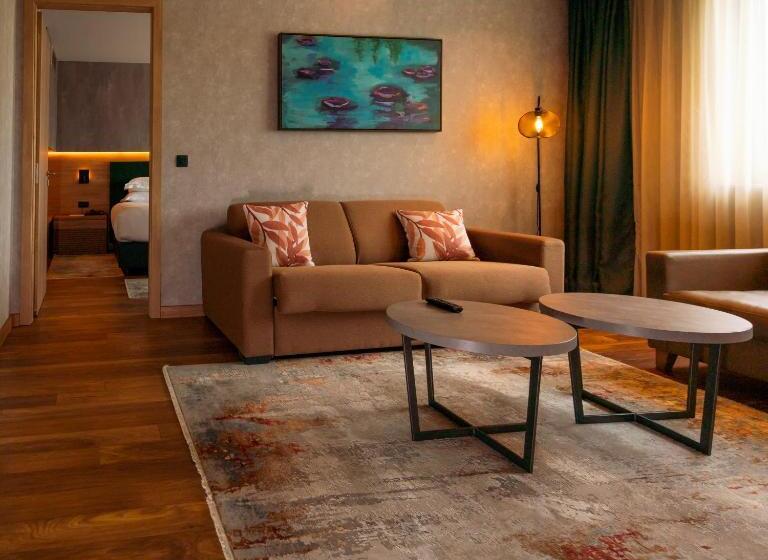 سوییت اجرایی, Emerald