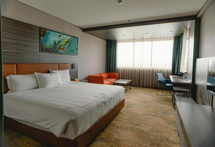 Deluxe Suite, Emerald