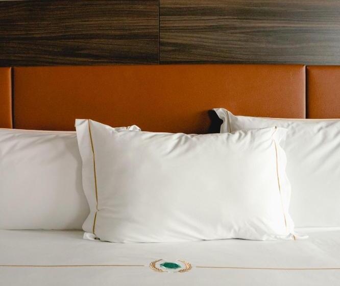 سوییت لوکس, Emerald