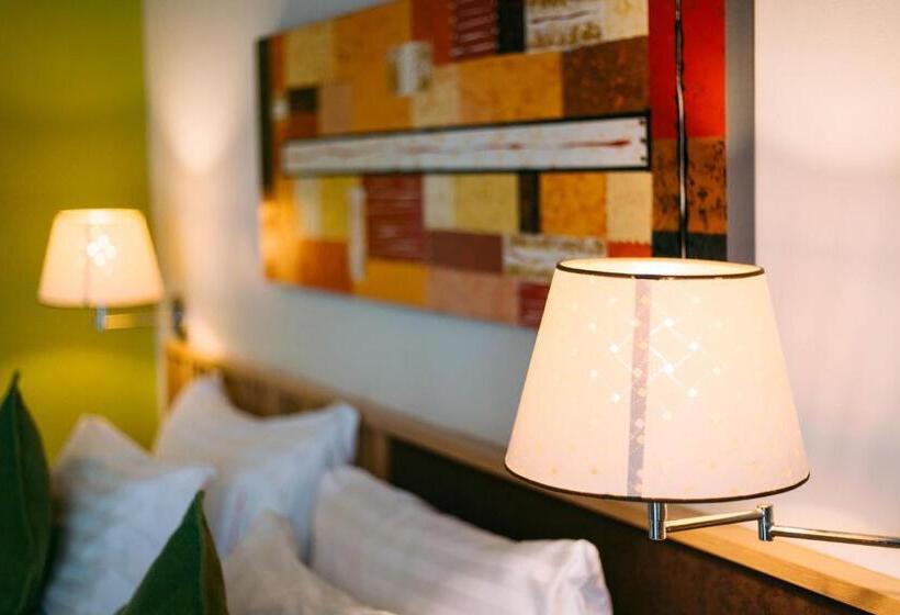 סוויטה, Mamaison