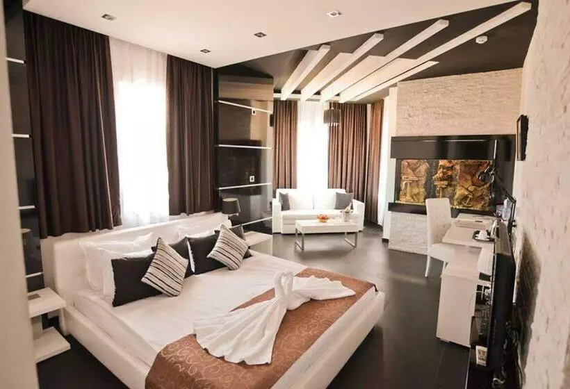اتاق لوکس با بالکن, Sokoterme