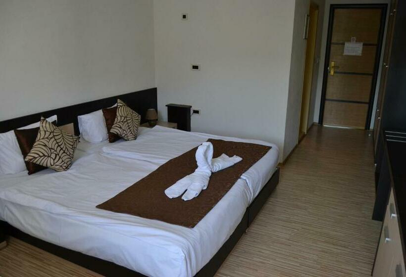 اتاق سوپریور با چشم‌انداز کوهستان, Sokoterme