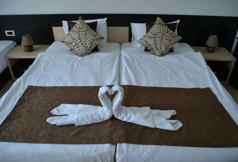 اتاق سوپریور با چشم‌انداز کوهستان, Sokoterme